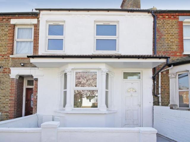 Woolwich Road, London SE2 4 bed detached house to rent £1,950 pcm £450 pw