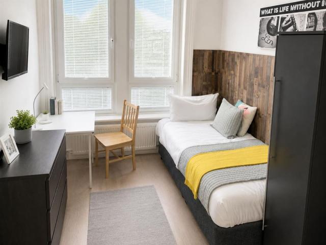 Woolwich Road, London SE7, 1 bed flat to rent, £940 pcm | PrimeLocation