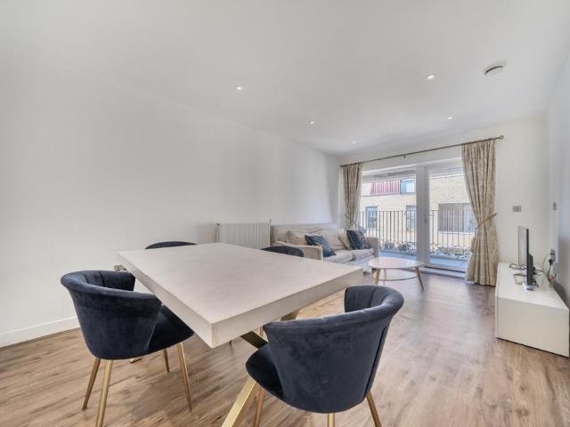Woolwich SE18 1 bed apartment to rent £2,300 pcm £531 pw