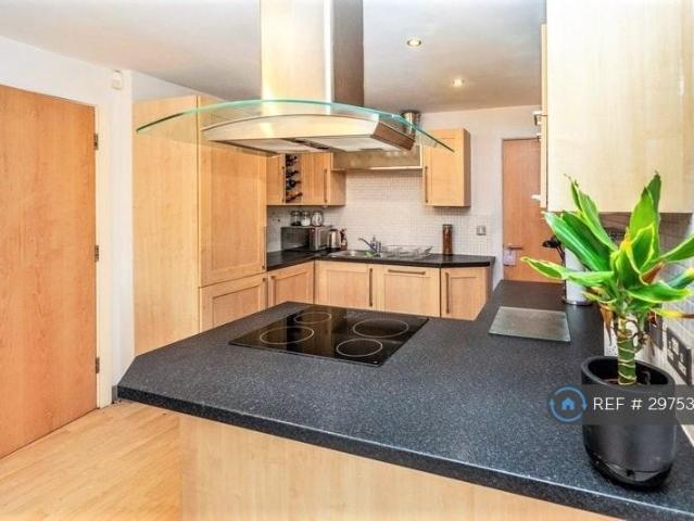Woolton Street, Liverpool, L25 2 bed flat to rent £900 pcm £208 pw