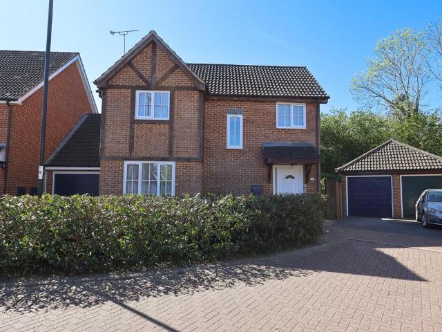 Woolven Close, Burgess Hill, RH15 3 bed detached house to rent £1,850 pcm £427 pw