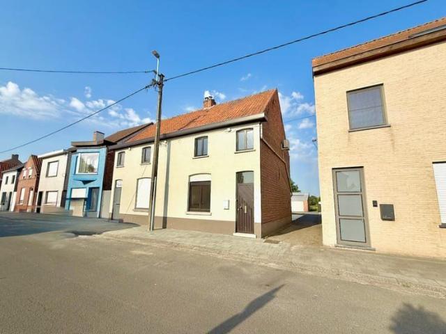 Woonhuis met 2 slaapkamers te Bassevelde !