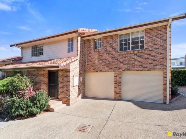 Woonona Renovated Beachside Townhouse
