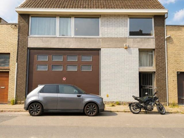 Woonst met atelier/magazijn – 240 m² – Mariakerke Gent