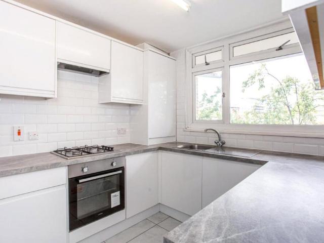 Woburn Place, London, WC1H 4 bed apartment to rent £5,200 pcm £1,200 pw
