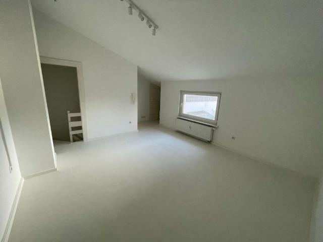 Moderne und helle 2 Zimmer Wohnung inkl. PKW Stellplatz und privaten Eingang wie Reihenhaus