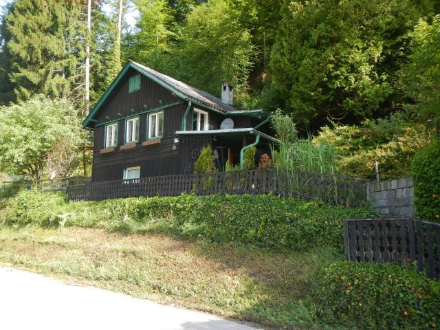 WOCHENENDHAUS AUF PACHTGRUND ZU VERKAUFEN