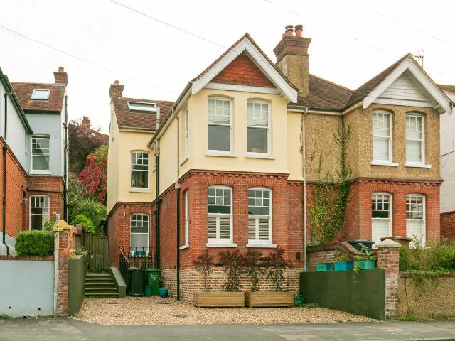 Wodeland Avenue GU2, 4 bed property to rent, £3,800 pcm | PrimeLocation