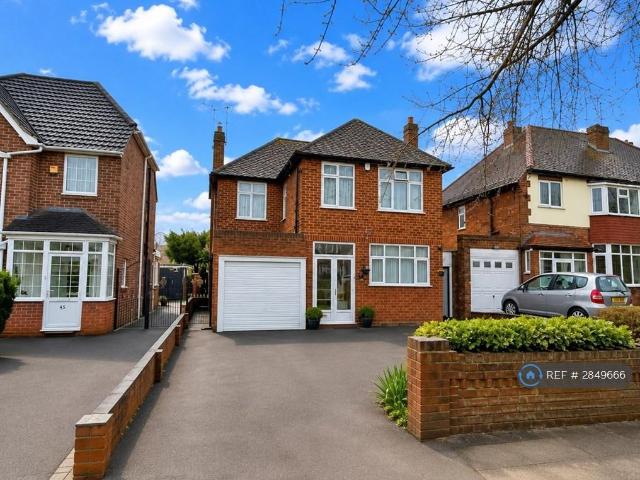 Woden Road East, Wednesbury, WS10 3 bed detached house to rent £1,399 pcm £323 pw