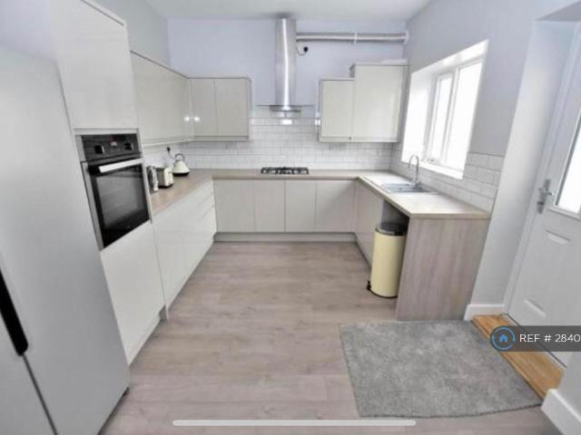 Woden Road, Wolverhampton, WV10 1 bed in a house share to rent £515 pcm £119 pw