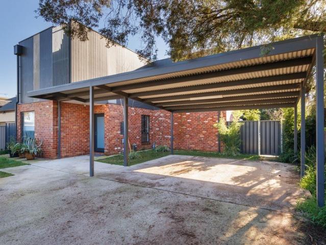 WODONGA Modern Townhouse on its Own Title