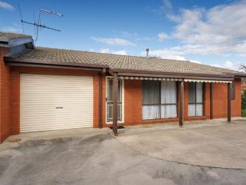 WODONGA CENTRAL ENTERTAINER