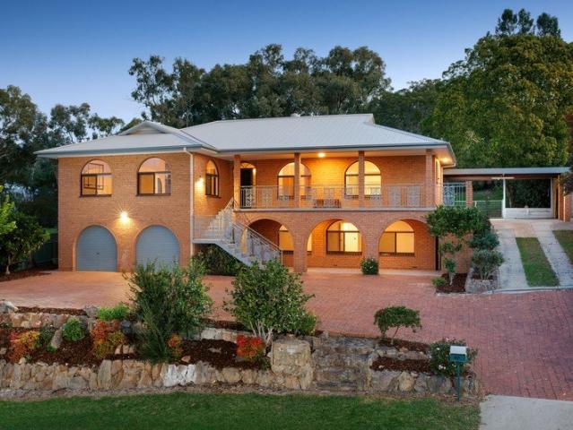 WODONGA Grand Family Living with Space, Views & Versatility