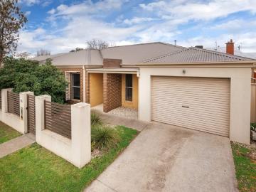 WODONGA Live in or lease out