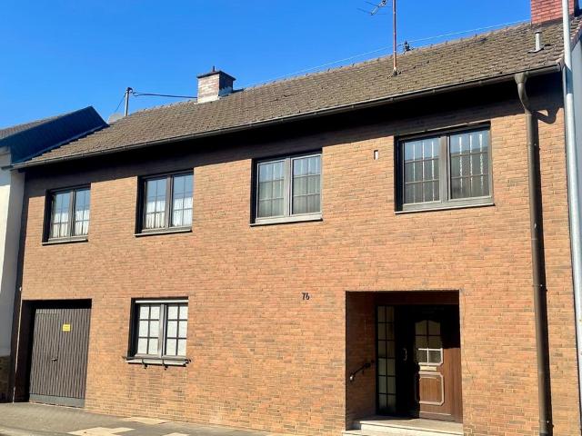 Wohen & Arbeiten: Einfamilienhaus mit Halle auf 939 m² Grundstück