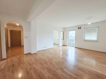 Wohlfühl Wohnung mit Balkon, Schwimmteich & viel Natur in