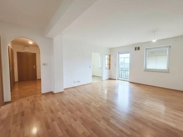 Wohlfühl Wohnung mit Balkon, Schwimmteich & viel Natur in