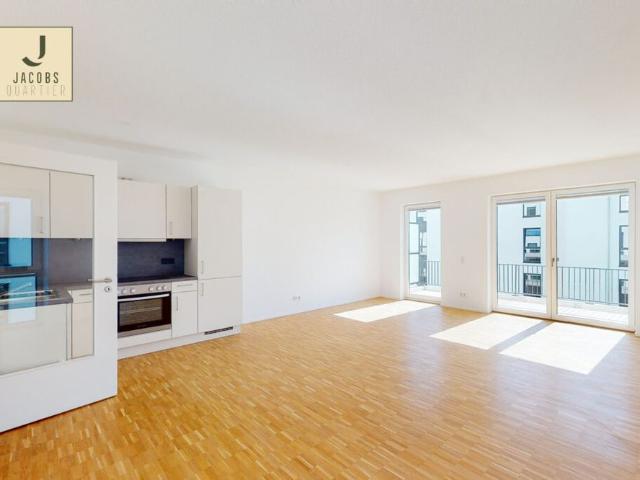 Wohlfühloase: 4 Zimmer Wohnung mit Einbauküche und Balkon