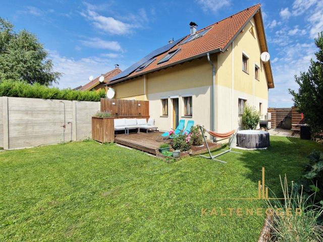 LEBENSQUALITÄT: Doppelhaushälfte mit Garten, Kamin & Wohlfühlfaktor