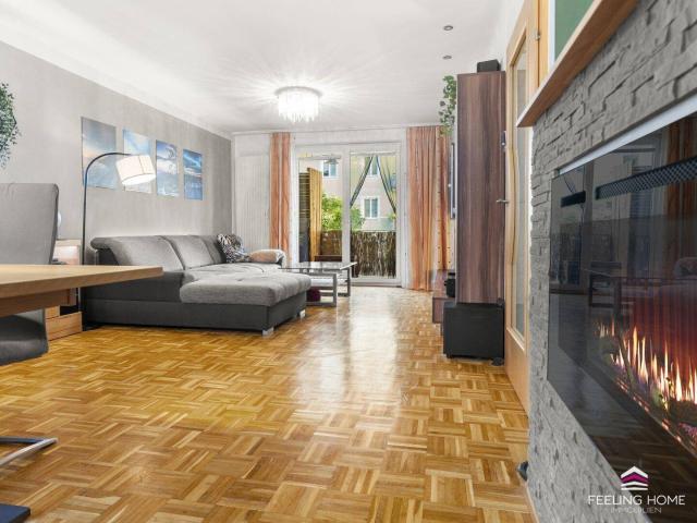 Wohlfühloase * Moderne 3 Zimmer Wohnung mit Loggia und Elektrokamin in Ruhelage