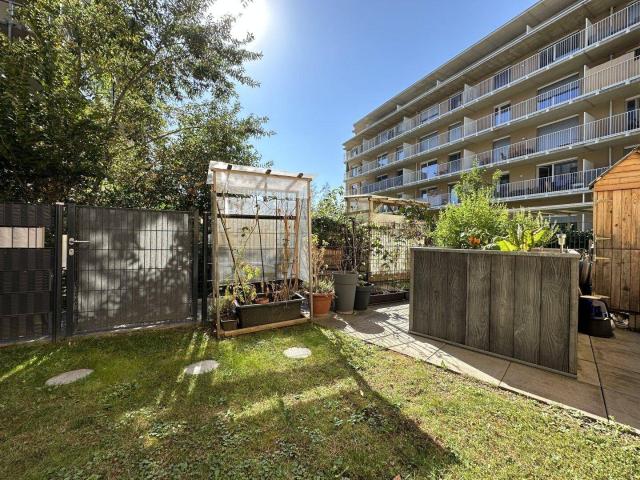 Wohlfühloase mit gemütlichem Garten, 2 Zimmern und TG Stellplatz nahe Augarten