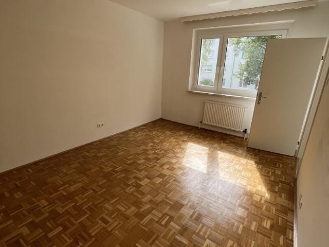 wohlfühldomizil für junge pärchen oder singles! grüne ruheoase in erholsamer umgebung mit guter verkehrsanbindung in die stadt!