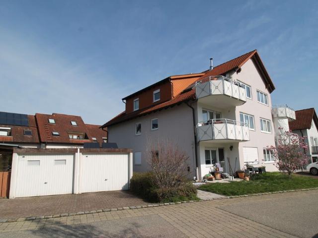 Wohlfühlen ab dem ersten Moment: 3,5 Zimmer mit Balkon, Garage & Blick ins Grüne