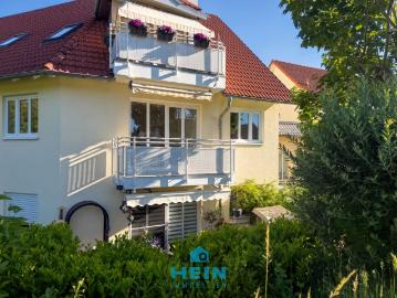 Wohlfühlen garantiert: Helle 3 Zimmer Wohnung mit sonnigem Balkon, Stellplatz und Einbauküche!