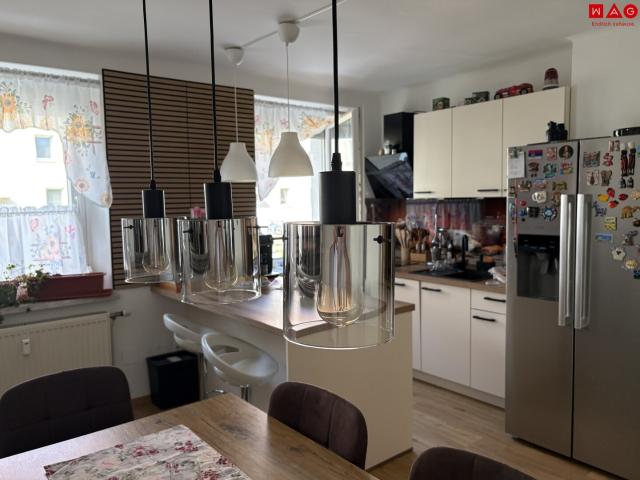 wohlfühlen leicht gemacht: helle räume und eine einladende atmosphäre machen diese 2 zimmer wohnung mit offener küche zu einem schönen zuhause in ruhiger grünlage ab dezember verfügbar!