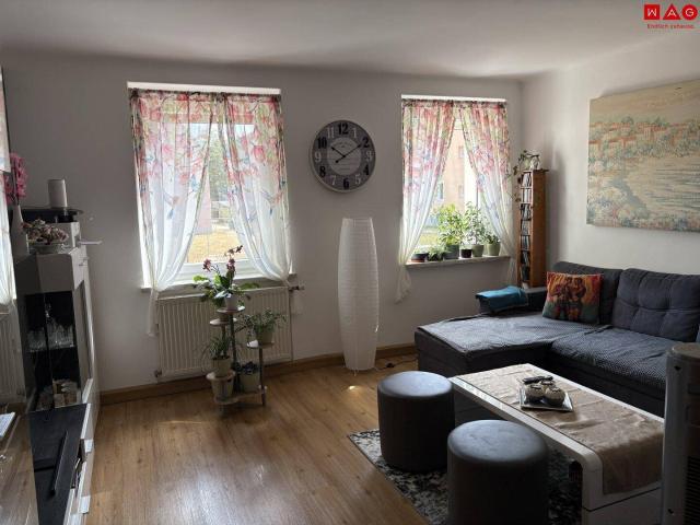 Wohlfühlen leicht gemacht: helle Räume und eine einladende Atmosphäre machen diese 2 Zimmer Wohnung mit offener Küche zu einem schönen Zuhause in ruhiger Grünlage ab Dezember verfügbar!