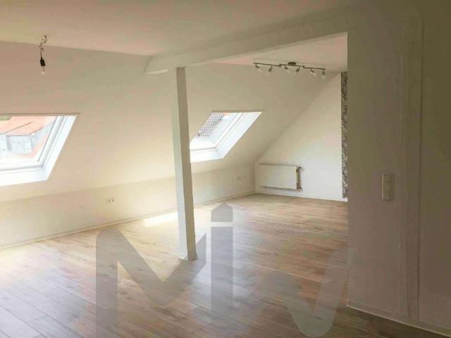 Wohlfühlen unterm Dach | großzügige 3 Zimmer Wohnung in Hauptstuhl
