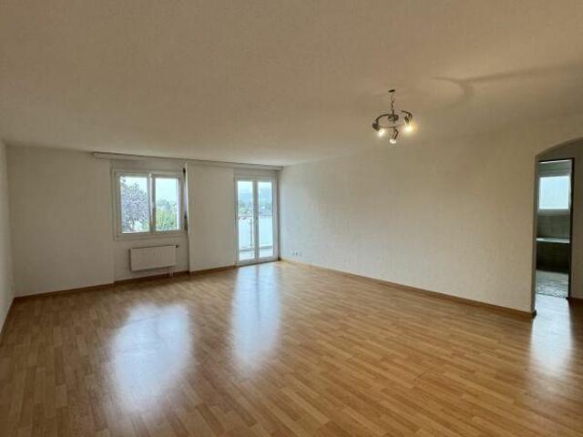 Wohlfühlende 4.5 Zimmerwohnung an ruhiger Lage mit sanierter Küche
