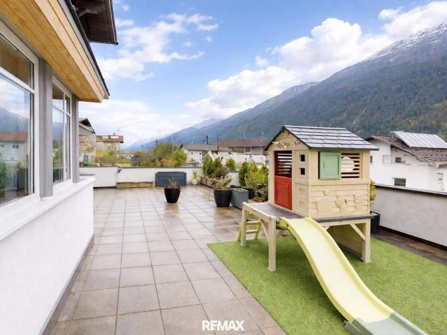Neuer Preis! Großzügige 5 Zimmer Wohnung mit Terrasse und Kamin in Tarrenz!