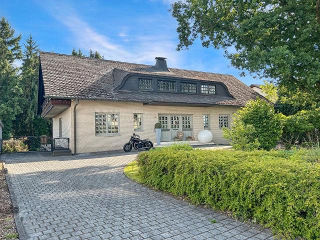 Wohlfühlhaus mit zwei Einliegerwohnungen stilvoll, vielseitig