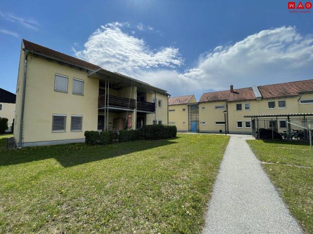 Wohlfühtraum! Attraktive 2 Raum Wohnung im 1. Stock, mit Terrasse und Carport am Stadtrand