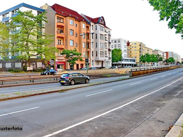 Wohn /Gaststättengebäude mit Renovierungsbedarf