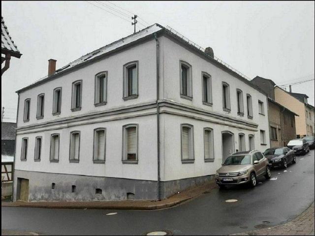 Wohn & Geschäft – Villa am Herthasee in Holzappel zu Verkaufen