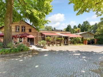 Wohn Geschäftshaus mit Denkmalschutz am historischen Dorfkern