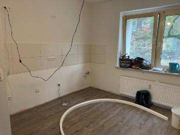 Wohn t raum: 2 Zimmer Wohnung mit Balkon in Sanierungsphase