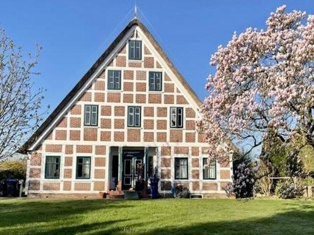 Wohn t raum vor den Toren Hamburgs: 3 /4 Zimmer Wohnung m. Galerie + eigener Terrasse