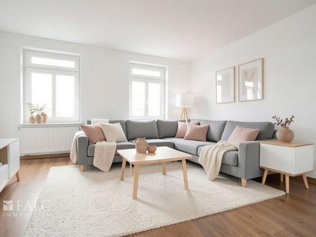 Wohn t raum mit Schlossblick: Helle 2 Zimmer Wohnung in der Feldstadt