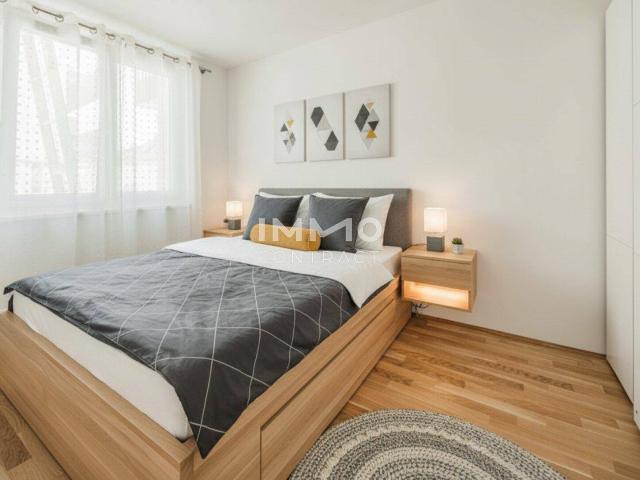 WOHN T RAUM OBERLAA: Dachgeschosswohnung – Ihr Rückzugsort im Grünen