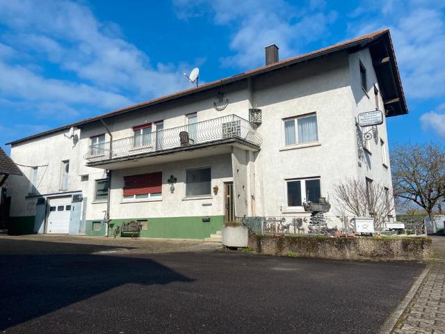 Wohn u. Geschäftshaus in Rheinnähe mit Werkstattgebäude