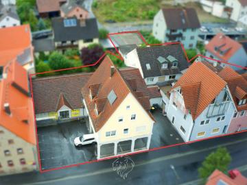 Wohn und Geschäftsanwesen mit 12 Wohnungen + 1.175m² Gewerbefläche in direkter Nähe zu Würzburg