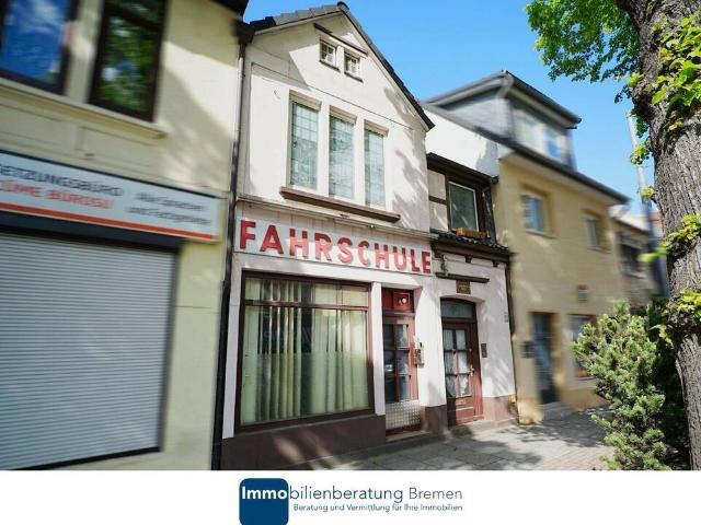 Wohn und Geschäftshaus mit Garten