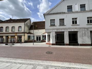 Wohn und Geschaftshaus an der Uecker am Jachthafen neben der Post. Sanierungsbedürftig. 700 m² Land
