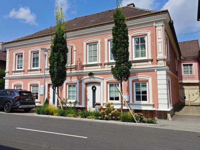 Wohn und Geschäftshaus in Aschbach Markt: Saniert, vielseitig & sofort beziehbar.