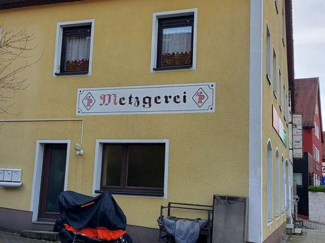 Wohn und Geschäftshaus in Pottenstein, vier Wohnungen und eine Gewerbeeinheit