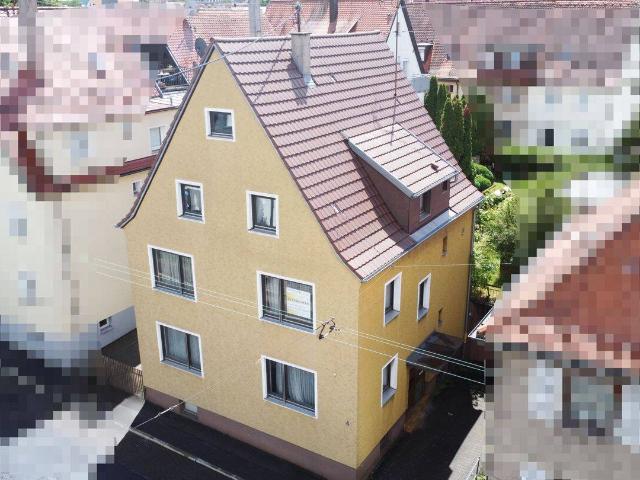 Wohn und Geschäftshaus und Garage in zentraler Lage