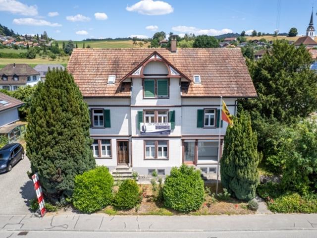 Wohn und Gewerbehaus mit Entwicklungspotenzial und Bauland in Madiswil